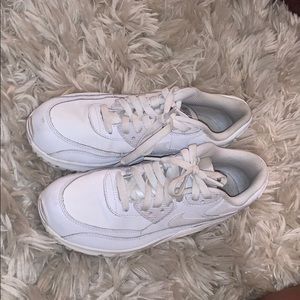 Comfortable white Nike Airmax